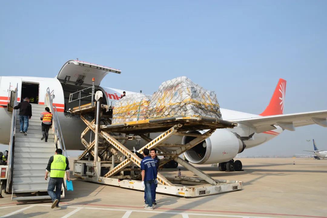 航空貨運(yùn)破局 “吃瓜看空戰(zhàn)”