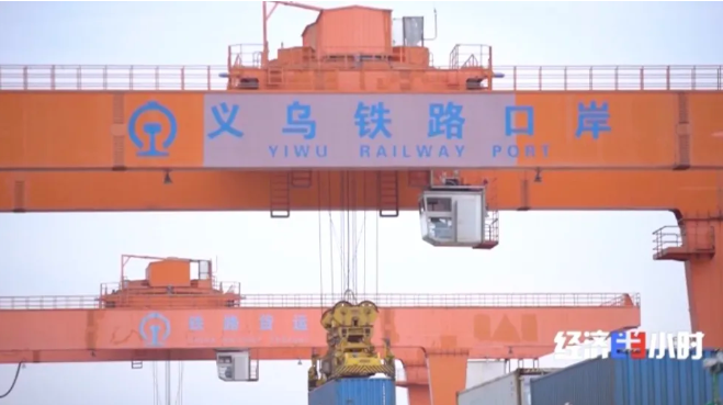 央視報(bào)道：一艙難求，需要搖號(hào)訂艙的中歐班列，為什么這么火？！