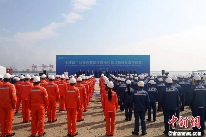 全球首個(gè)順岸開(kāi)放式全自動(dòng)化集裝箱碼頭正式啟用