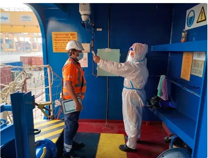 巨虧！船東嫌疫苗小貴, 結(jié)果油輪26船員14陽性! 多數(shù)未接種...隔離 換員, 搭了更多