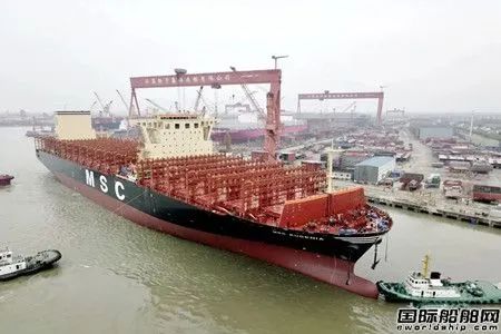 提前兩個(gè)半月！揚(yáng)子鑫福建造第4艘12200TEU集裝箱船命名交付