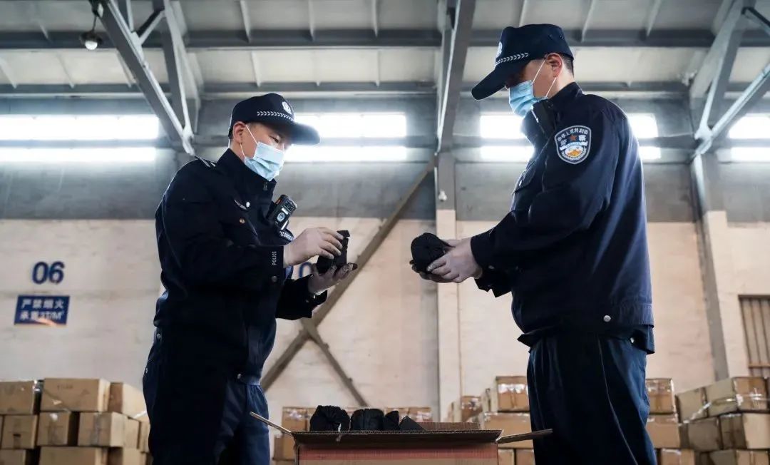 剛剛判了！整整142個集裝箱！“包通關”偽報品名3000噸特大走私出口案