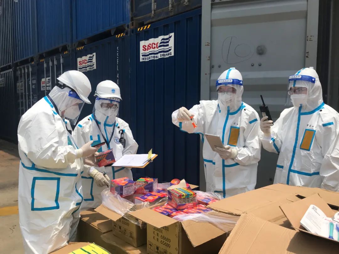 突發(fā)！海關(guān)又截獲集裝箱中夾藏8噸“炸藥”準(zhǔn)備出運(yùn)！這些涉事企業(yè)難逃重罰