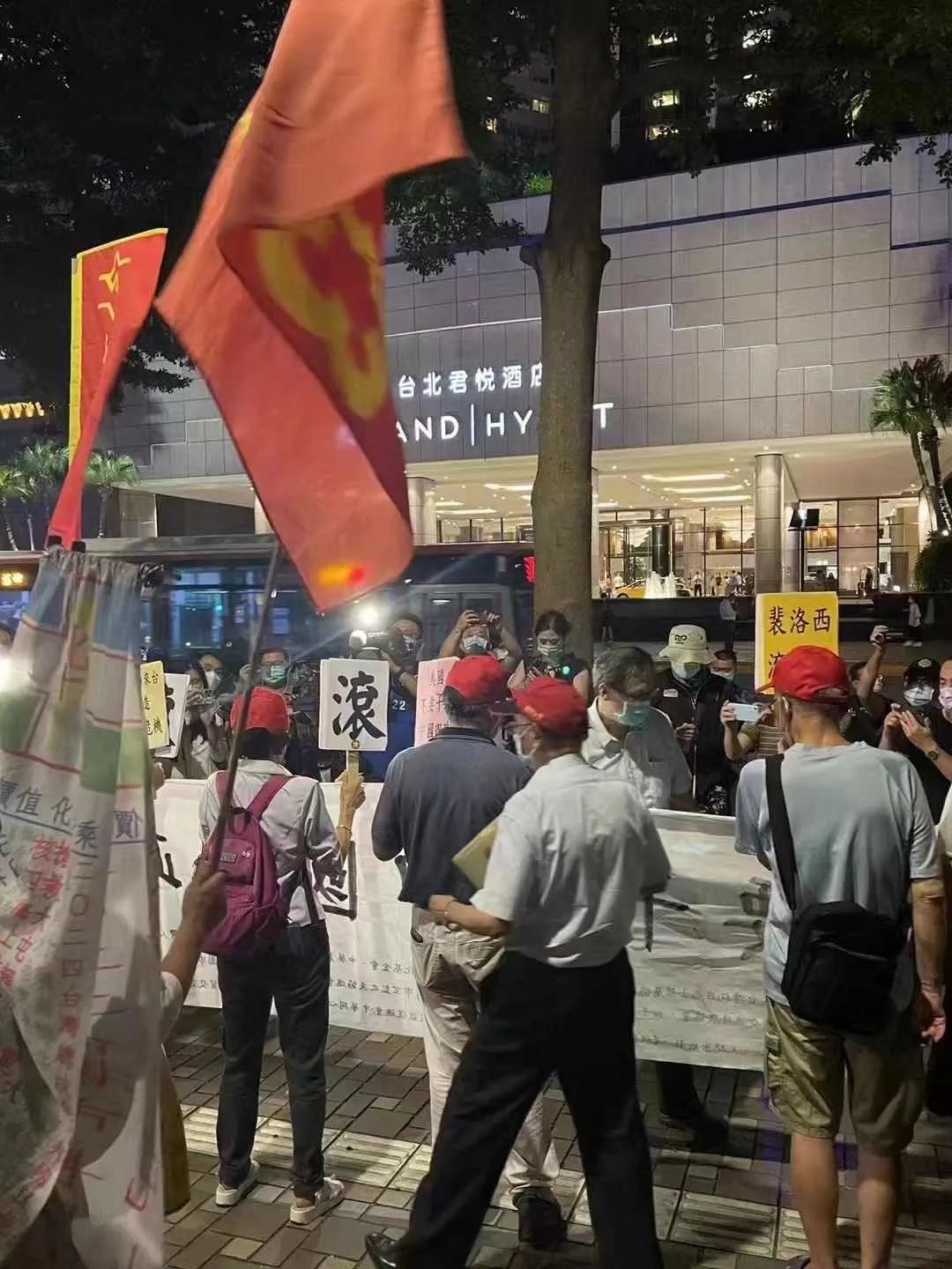 舉國震怒！佩洛西竄訪臺灣！外交部、國防部、中國人民解放軍連夜緊急聲明......