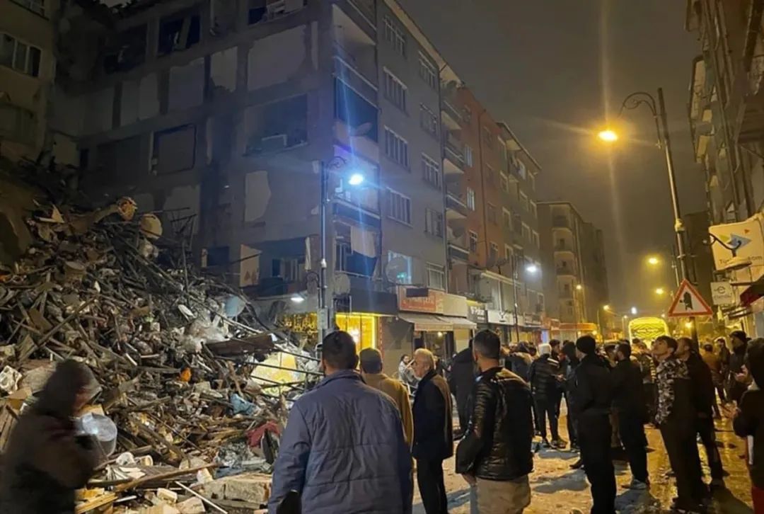 大地震，匯率暴跌