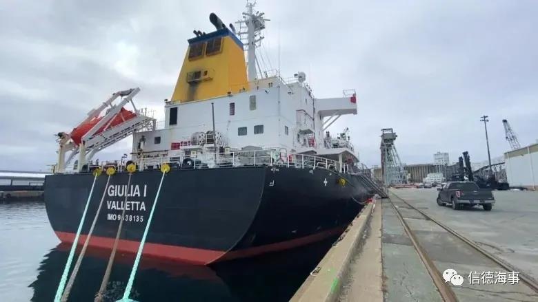 干散貨船遭遇巨浪襲擊，1名海員遇難，3人受傷