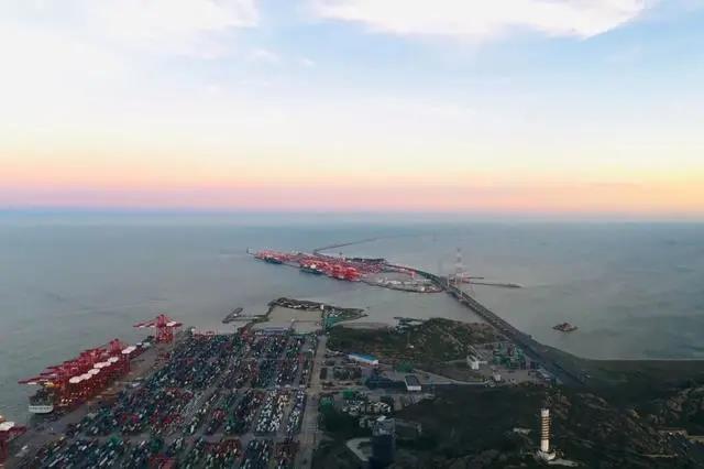 4350萬標(biāo)準(zhǔn)箱，上海港全年集裝箱吞吐量創(chuàng)新高！連續(xù)11年蟬聯(lián)世界第一